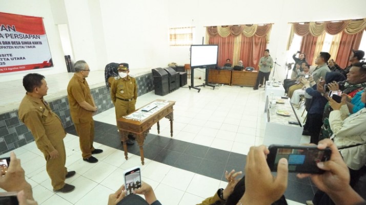 Bupati Kutim Lantik Tiga Pj Kades, Tegaskan Validasi Anak Putus Sekolah