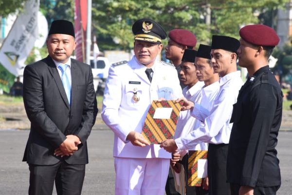 Bupati Sidoarjo Subandi