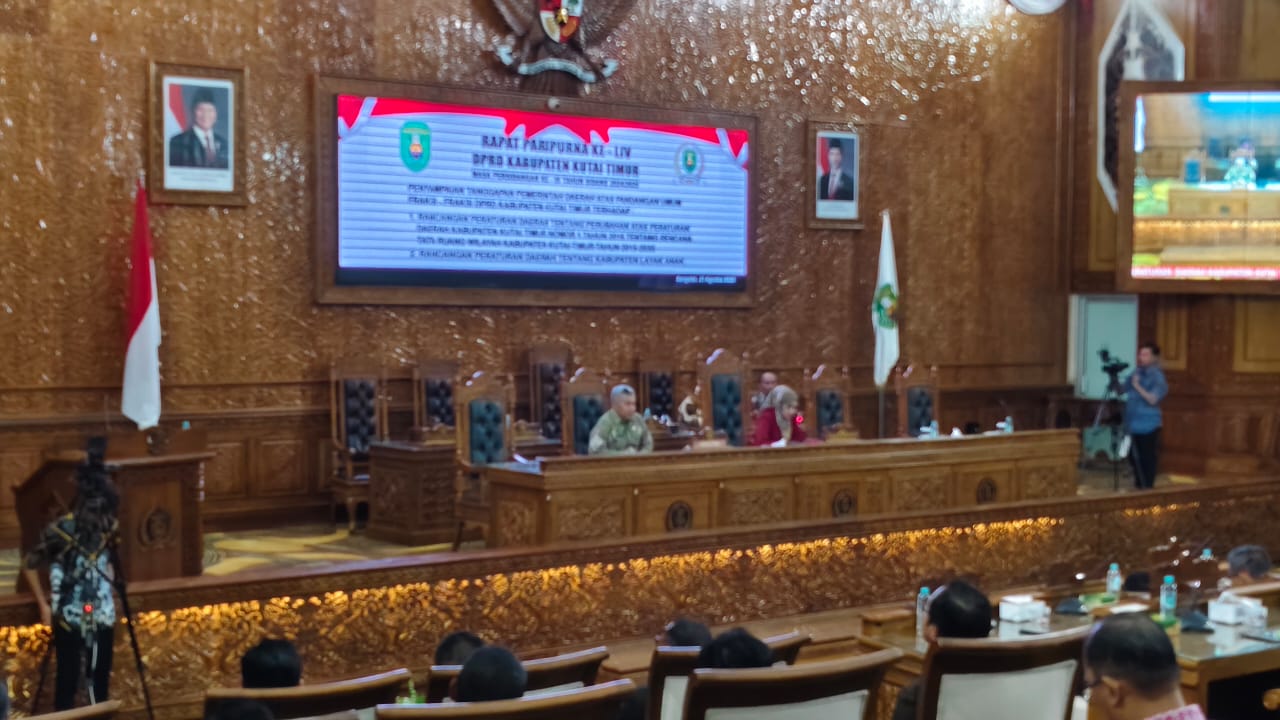 Wakil Ketua II Hj. Prayunita Utami saat memimpin rapat paripurna DPRD Kutai Timur (Kutim), Kamis (21/8/2025)
