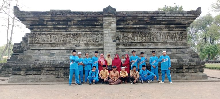 Outingclass SMA Primaganda ke Candi Surowono dan Tegowangi: Belajar Bermakna dan Menyenangkan
