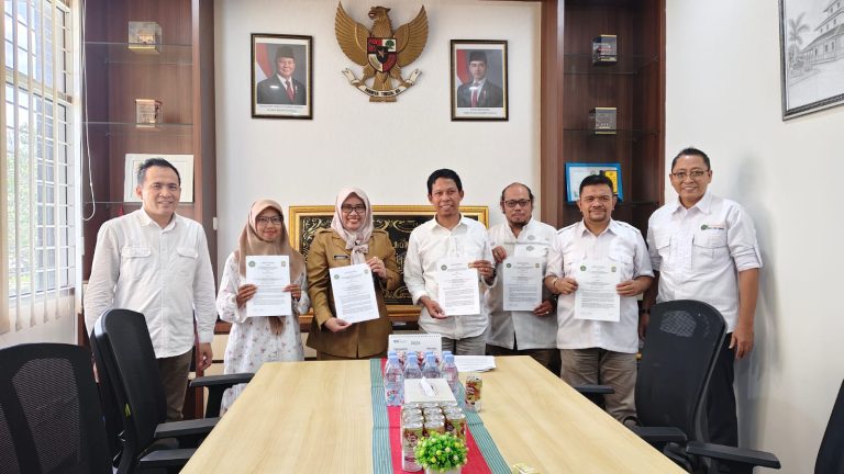 SMAN 1 Loa Kulu–FKIP Unmul Tanda Tangani Implementasi Perjanjian Kerja Sama