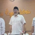 Kepala DLH Kutim, Aji Wijaya Effendi (Kopiah hitam)