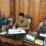 Rapat Persiapan Pilkades tahun 2026 di Opsroom Sekretariat Daerah Kabupaten Sidoarjo, Senin (3/11/2025).