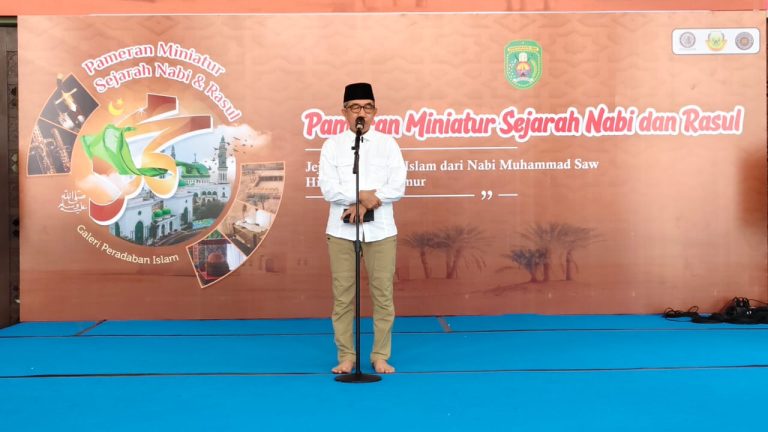 Bupati Kutai Timur Ardiansyah Sulaiman meresmikan Pameran Miniatur Sejarah Nabi Muhammad SAW dan Penyebaran Islam di Kalimantan Timur, Minggu (16/11/2025)