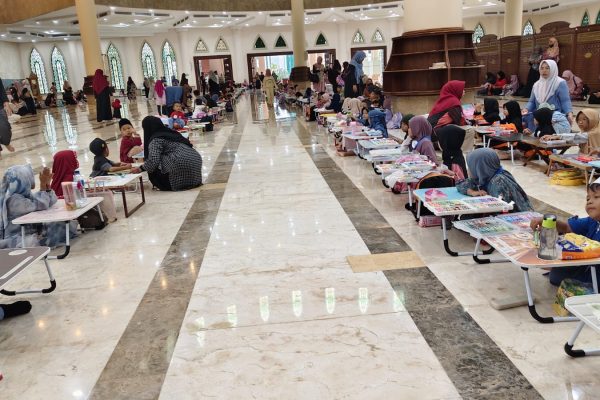 Suasana lomba mewarnai di Masjid Al Faruq