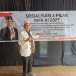 Anggota DPR RI, KH Aus Hidayat Nur
