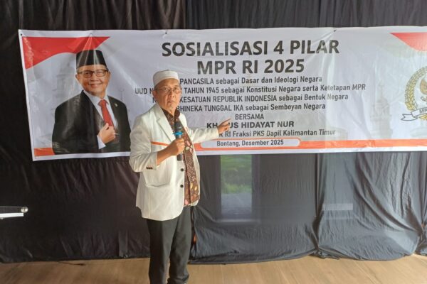 Anggota DPR RI, KH Aus Hidayat Nur