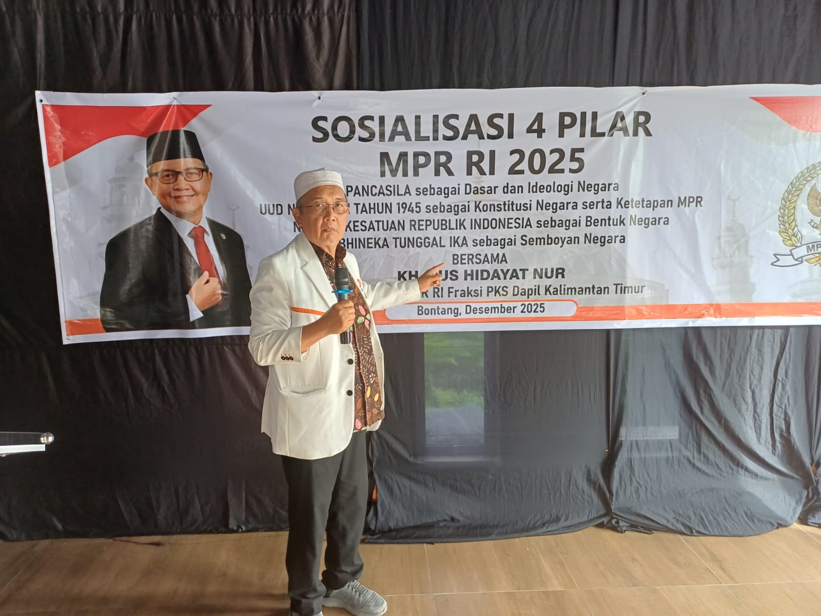 Anggota DPR RI, KH Aus Hidayat Nur