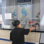 Suasana pembayaran di Loket Perumda Air Minum (Perumdam) Tirta Tuah Benua (TTB) Kutai Timur