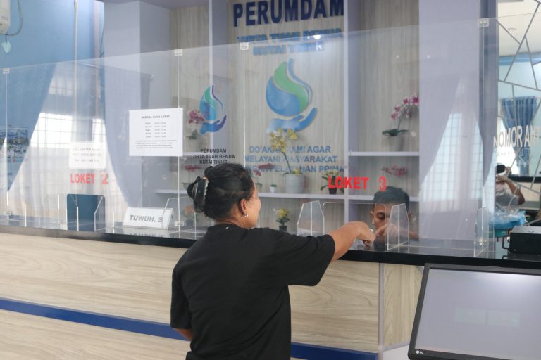 Loket Perumdam Ditutup, Warga Pilih Bayar Online