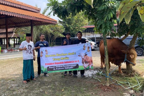 Ponpes Segoro Agung Mojokerto menerima sapi kurban Presiden Prabowo