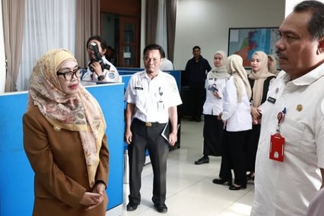 Wali Kota Bontang, Neni Moerniaeni saat sidak (dok. Prokompim )