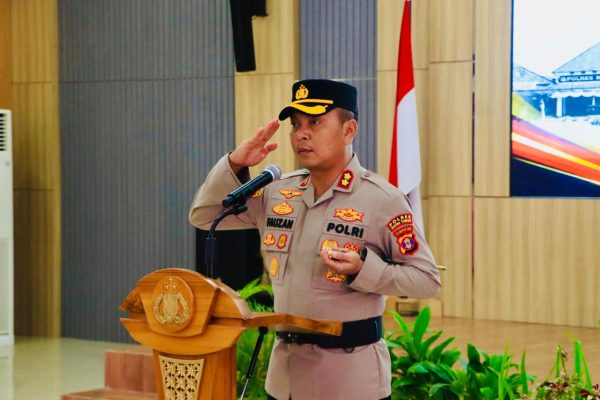 Kapolres Kutai Timur AKBP Fauzan Arianto, memimpin langsung Upacara Serah Terima Jabatan (Sertijab) Kasat Polairud, Kapolsek Bengalon, Kapolsek Rantau Pulung, Kapolsek Kongbeng, dan Kapolsek Teluk Pandan di Gedung Auditorium Polres Kutai Timur, Kamis (18/6/2026)