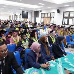 Bupati Kutim Ardiansyah Sulaiman bersama ratusan guru yang berhasil meraih belar S2 Magister Pendidikan Inklusi UNY.Foto: Nasruddin