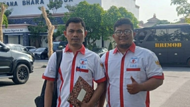 Kuasa hukum Moch. Gati, Ahmad Budi Lakuanine, S.H., M.H. bersama Mohammad Elki Arfianto, S.H