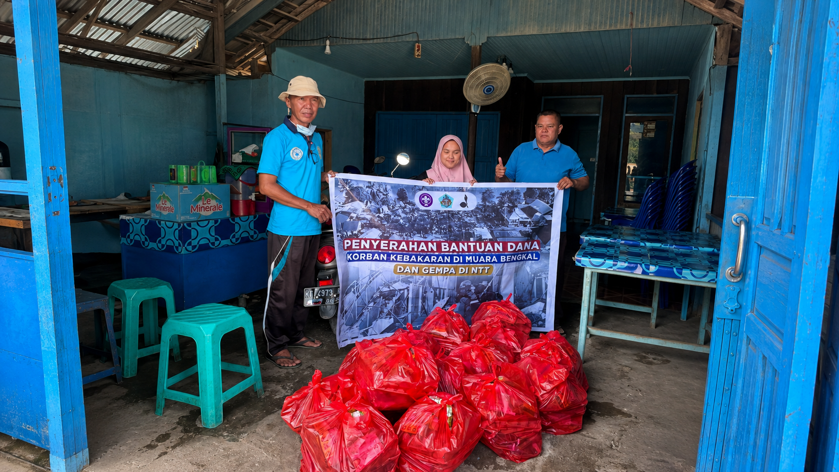 Masyarakat Sangatta Utara bersama Dewan Ambalan Usman Harun–Malahayati, Pangkalan SMK Negeri 2 Sangatta Utara, berhasil menyalurkan hasil penggalangan dana kepada korban kebakaran di Kecamatan Muara Bengkal serta masyarakat terdampak bencana alam di Nusa Tenggara Timur (NTT).