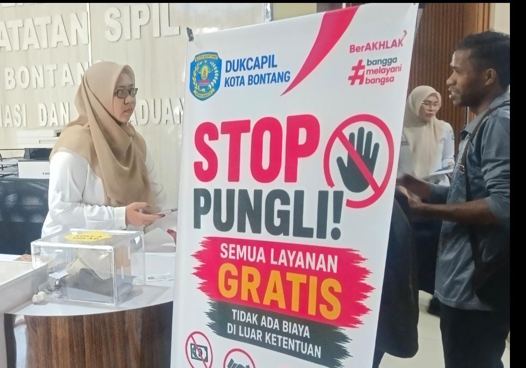 Salah satu layanan di Disdukcapil Bontang