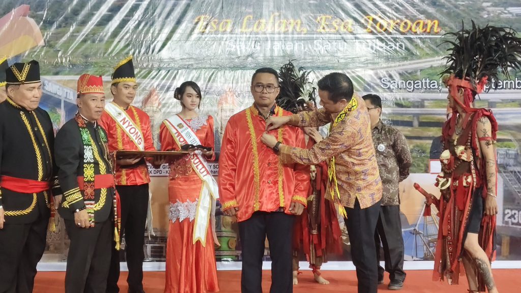 Wakil Bupati Kutai Timur, Mahyunadi, saat menghadiri pelantikan dan pengukuhan pengurus Kerukunan Keluarga Kawanua (KKK) DPD Kutai Timur di GOR Kudungga, Sabtu (5/9/2026).