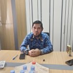 Kepala Dinas Transmigrasi dan Tenaga Kerja (Distransnaker) Kutim Sulisman saat diwawancarai di ruang kerjanya, Kamis (17/9/2026).(dok.Wnesw.co.id)