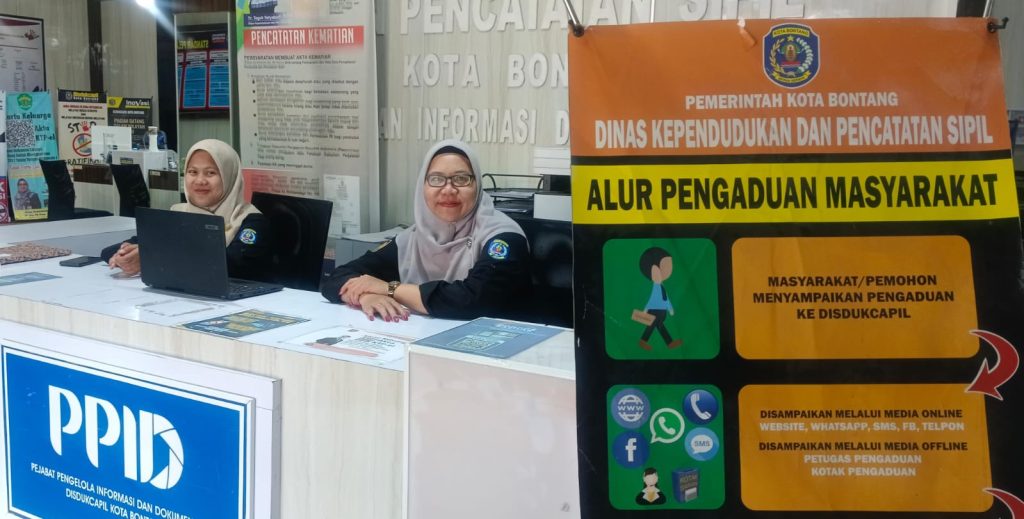 Masyarakat dapat menyampaikan pengaduan melalui kanal yang disediakan Disdukcapil Kota Botang, termasuk WhatsApp dan media sosial