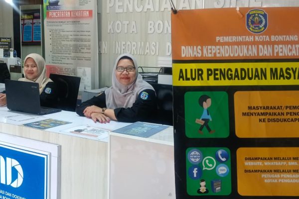 Masyarakat dapat menyampaikan pengaduan melalui kanal yang disediakan Disdukcapil Kota Botang, termasuk WhatsApp dan media sosial
