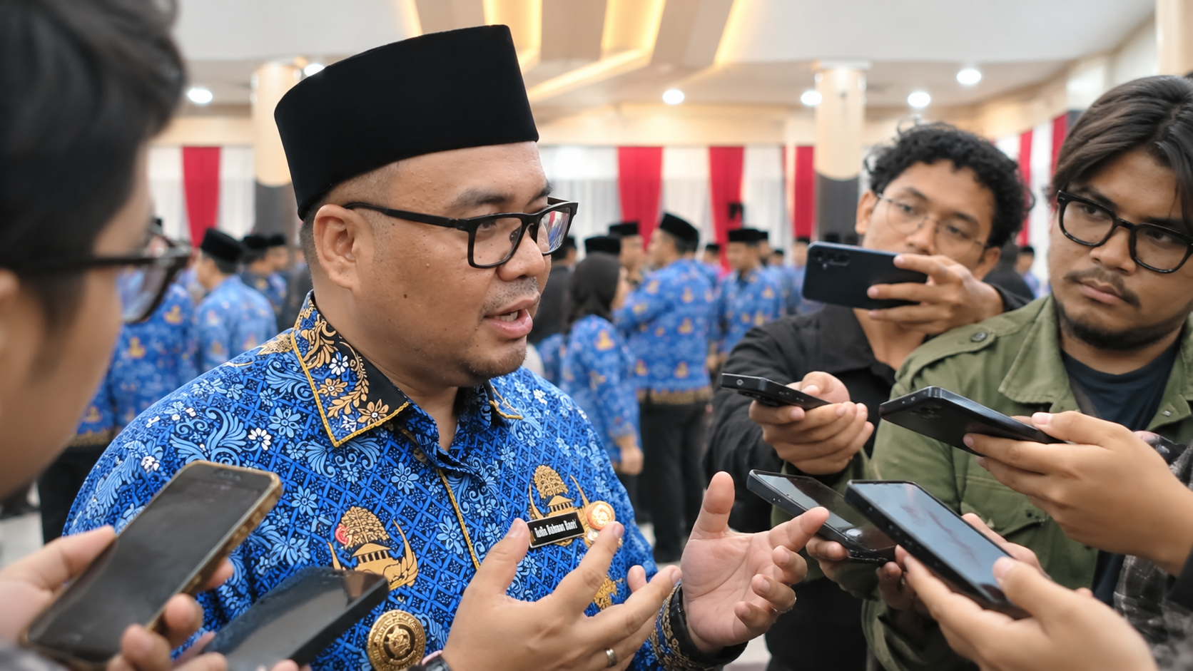 Bupati Kutai Kartanegara (Kukar), Aulia Rahman Basri saat diwawancarai awak media (dok. wnews)