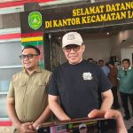 Bupati Kukar Aulia Rahman Basri bersama Wali Kota Samarinda Andi Harun usai rapat koordinasi di Kantor Kecamatan Loa Janan, Kabupaten Kutai Kartanegara. (Foto: Wnews)