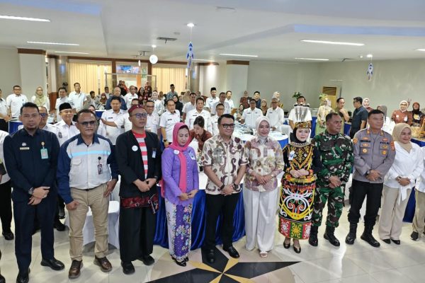 Bupati Kukar, Aulia Rahman Basri, ketika menghadiri syukuran Hari Ulang Tahun (HUT) ke-61 Bankaltimtara di Kantor Bankaltimtara Cabang Tenggarong, Rabu (14/10/2026)