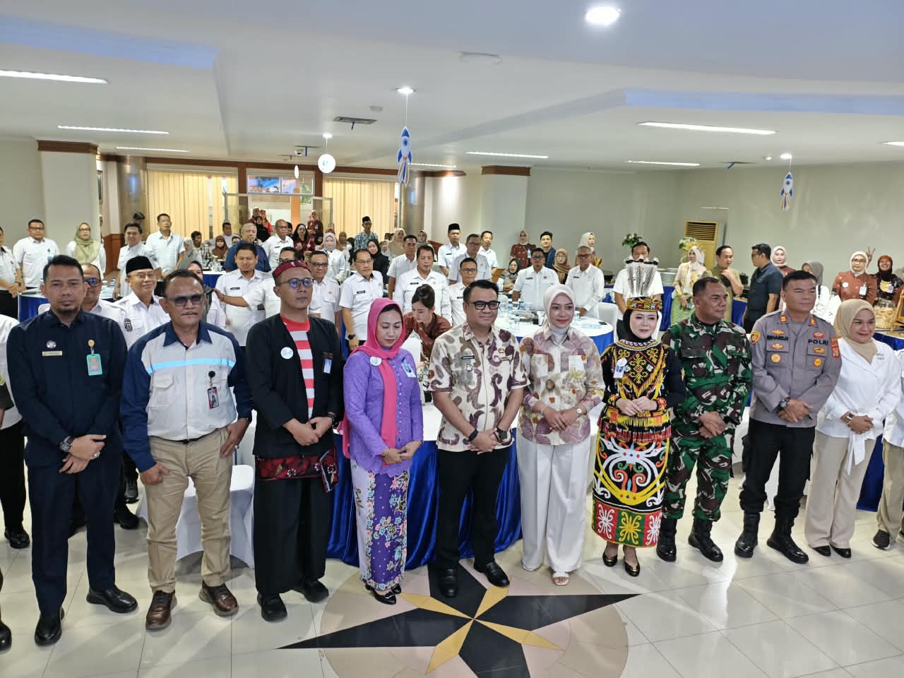 Bupati Kukar, Aulia Rahman Basri, ketika menghadiri syukuran Hari Ulang Tahun (HUT) ke-61 Bankaltimtara di Kantor Bankaltimtara Cabang Tenggarong, Rabu (14/10/2026)