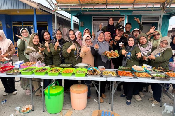 Pesta bakar ikan sepanjang kurang lebih 2,5 kilometer mewarnai peringatan Hari Jadi ke-20 Kelurahan Muara Jawa Pesisir, Kecamatan Muara Jawa, Sabtu (17/10/2026).