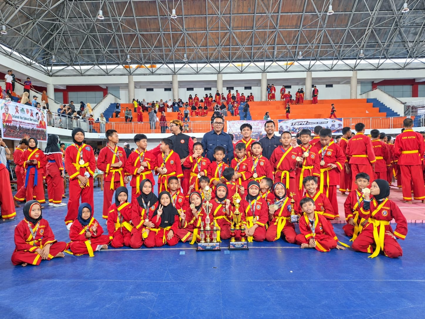 Para atlet pencak silat SD Muhammadiyah Sangatta Utara, Kabupaten Kutai Timur dalam ajang PDM CUP V 2026, yang berlangsung pada 14–18 Oktober 2026.