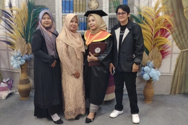mengikuti Wisuda Sarjana dan Pascasarjana ke-XIV STIE Nusantara Sangatta, Sabtu (3/10/2026).