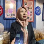 Margawaty, Camat Telen saat diwawancarai di stan Pameran Kecamatan Telen dalam rangka Expo HUT ke-27 Kabupaten Kutai Timur (Kutim), Senin (12/10/2026) (wnews.co.id)