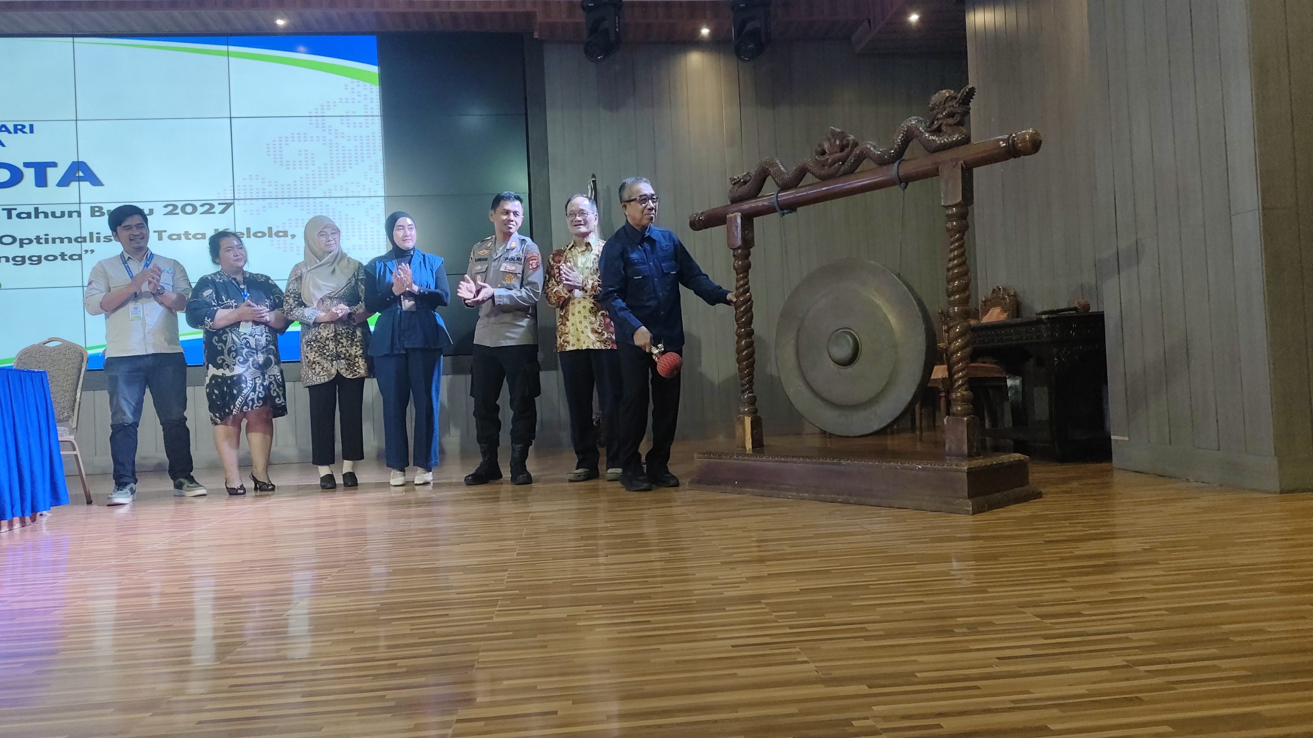 Bupati Kutai Timur (Kutim), Ardiansyah Sulaiman, membuka Pra-Rapat Anggota Tahunan (Pra-RAT) Tahun Buku 2026 dan Pra-Rencana Bisnis dan Program (Pra-BP) Tahun Buku 2027 di Gedung Serba Guna (GSG) Bukit Pelangi, Sangatta, Sabtu (17/10/2026).