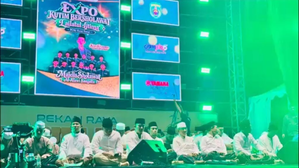 Kutai Timur Bersholawat dan Lailatul Ijtima yang berlangsung di Alun-Alun Bukit Pelangi, Sangatta, Jumat (16/10/2026) malam.