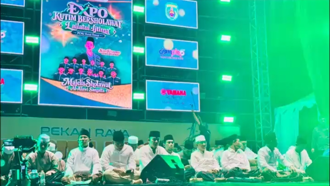 Kutai Timur Bersholawat dan Lailatul Ijtima yang berlangsung di Alun-Alun Bukit Pelangi, Sangatta, Jumat (16/10/2026) malam.