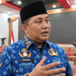 Kepala BKPSDM Kukar, Rendra Abadi saat diwawancarai awak media (dok. Wnews)