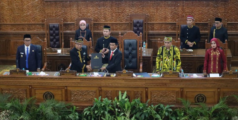 Rapat Paripurna ke-8 DPRD Kutim memperingati Hari Ulang Tahun (HUT) ke-27 Kabupaten Kutai Timur, yang berlangsung di Ruang Sidang Utama DPRD Kutim, Kamis (8/10/2026)