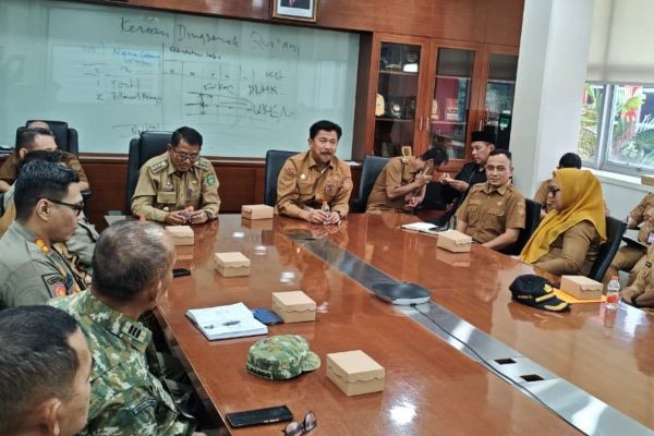 Sekda) Kutai Kartanegara (Kukar), Sunggono saat menerima audiensi jajaran Kecamatan Sangasanga di Ruang Rapat Sekretaris Daerah, Kantor Bupati Kukar, Senin (19/10/2026)