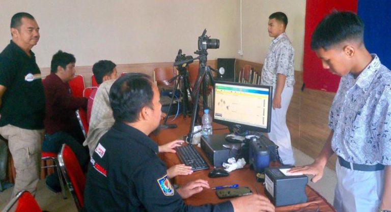 Dukcapil Sambangi SMKN 1 Bontang, 59 Siswa Langsung Punya Akses KTP-el