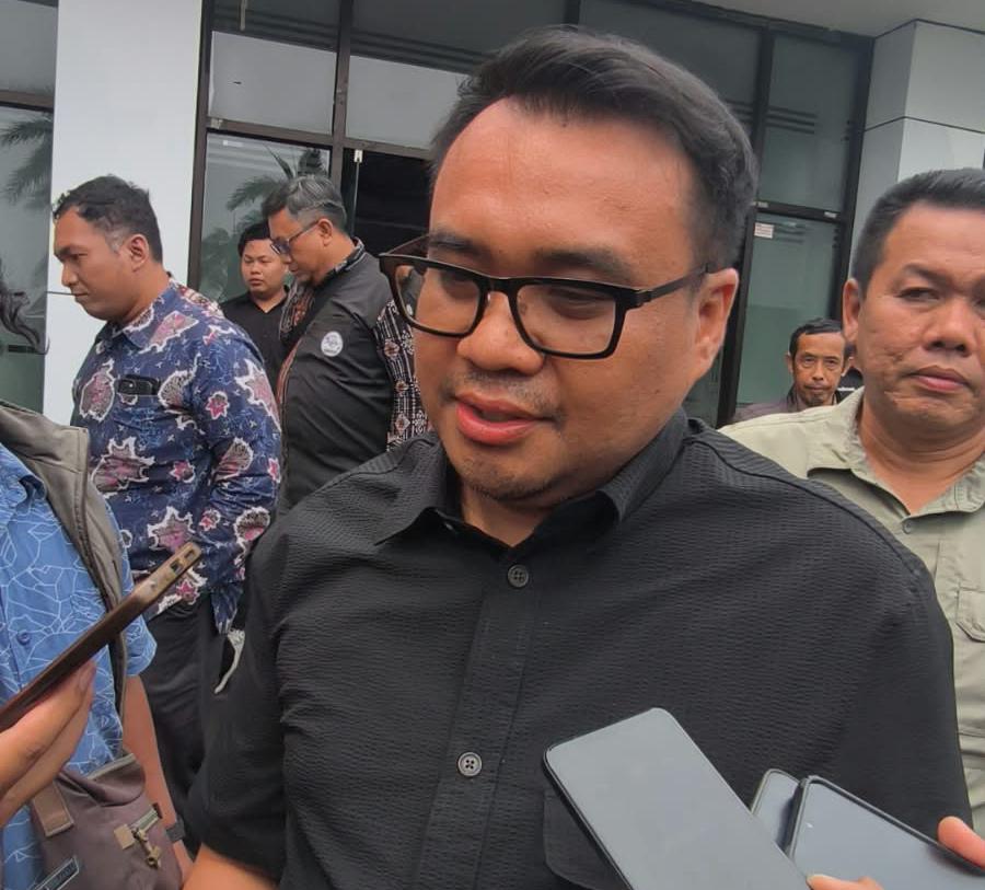 Bupati Kutai Kartanegara (Kukar), Aulia Rahman Basri, menyampaikan pandangannya kepada awak media usai mengikuti Energi Forum 2026 di Gedung Olah Bebaya, Kompleks Kantor Gubernur Kaltim, Samarinda, Sabtu (10/10/2026). (Foto: Wnews)