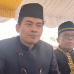 Plt Kepala Dinas Pemberdayaan Masyarakat dan Desa (DPMDes) Kutim seusai menghadiri pembukaan Erau Adat Pelas Benua di Rumah Adat Kutai, Minggu (11/10/2026). (wnews.co.id)