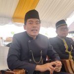 Plt Kepala Dinas Pemberdayaan Masyarakat dan Desa (DPMDes) Kutim seusai menghadiri pembukaan Erau Adat Pelas Benua di Rumah Adat Kutai, Minggu (11/10/2026). (wnews.co.id)