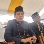Plt Kepala Dinas Pemberdayaan Masyarakat dan Desa (DPMDes) Kutim seusai menghadiri pembukaan Erau Adat Pelas Benua di Rumah Adat Kutai, Minggu (11/10/2026). (wnews.co.id)
