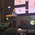 Asisten I Bidang Pemerintahan dan Kesejahteraan Rakyat Sekretariat Kabupaten Kutim sekaligus Ketua Panitia HUT ke-27 Kutim, Trisno saat memberikan sambutan pembukaan expo di Lapangan Helipad Alun-alun Bukit Pelangi, Sangatta Utara, Senin (12/10/2026) malam.