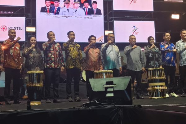 Suasana pembukaan Pekan Raya Kutim Expo (PRKE) 2026 di Lapangan Helipad Alun-alun Bukit Pelangi, Sangatta Utara, Senin (12/10/2026) malam.(dok.Wnews.co.id)