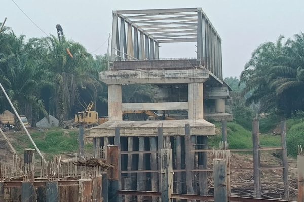 Pembangunan jembatan penghubung Desa Long Melah dan Desa Marah Haloq kec. Telen