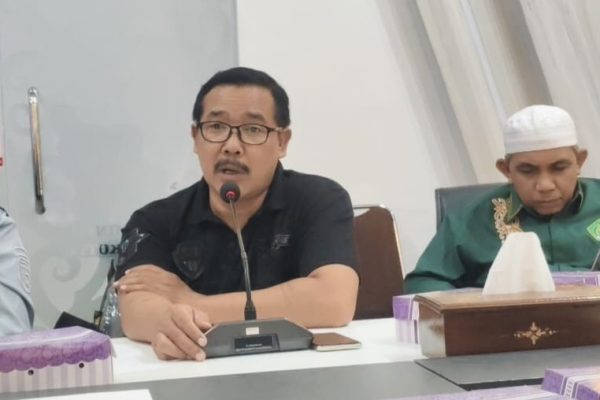 Kabid Pembinaan PAUD dan PNF Dinas Pendidikan dan Kebudayaan Kabupaten Kutai Timur, Heri Purwanto, S.Pd.AUD., M.Pd, saat menghadiri Sosialisasi Satuan Pendidikan Anak sebagai bagian dari penguatan implementasi Program Sekolah Ramah Anak (SRA) di Ruang Rapat Diskominfo Staper Kutim serta secara daring melalui Zoom Meeting dan siaran langsung Diskominfo Staper Kutim, Jumat (11/9/2026)