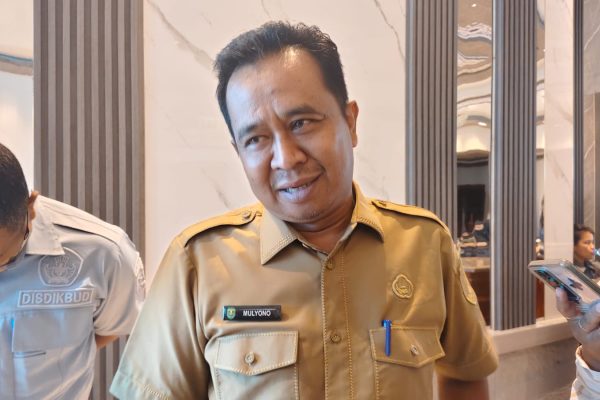 Kepala Disdikbud Kutim, Mulyono saat diwawancarai di GSG Bukit Pelangi, Selasa (22/9/2026)