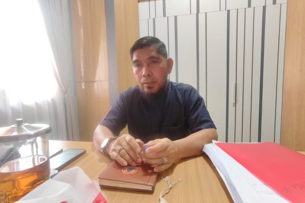 Kepala Distransnaker Kutim, Sulisman saat diwawancara pada Jumat (25/9/2026)